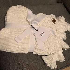 NWT Ugg Blanket